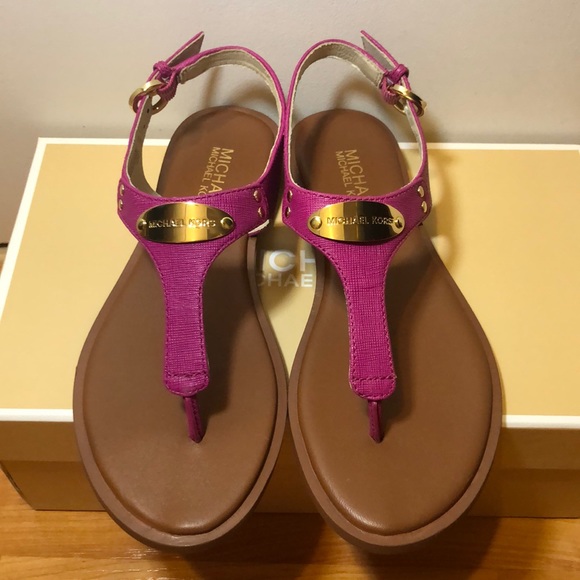 MICHAEL KORS | Fuchsia Plate Thongs - Picture 2 of 3